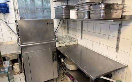 Nyrenoverad asiatisk restaurang i Årsta