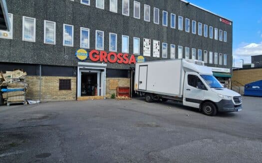 Grossist- och lagerlokal med strategiskt läge i Årsta