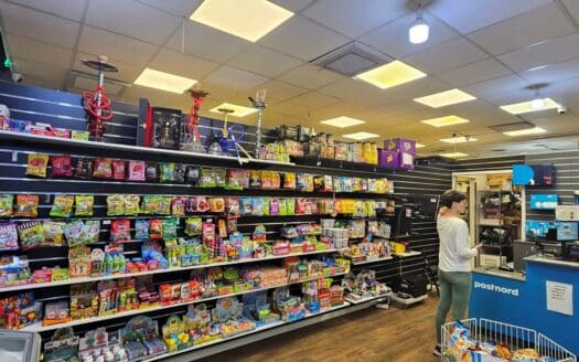 Väletablerat paketombud med godisbutik i Åkermyntan Centrum