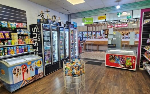 Väletablerat paketombud med godisbutik i Åkermyntan Centrum